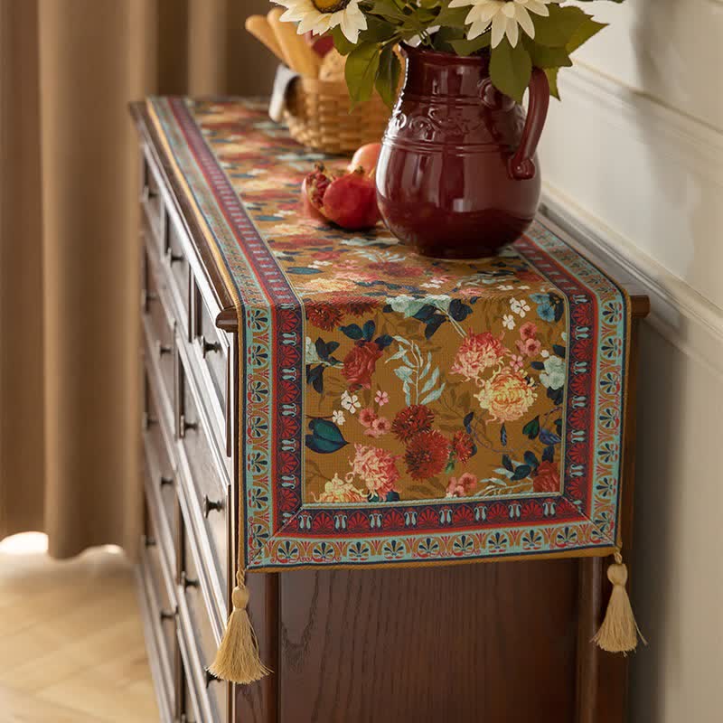 Chemin de table vintage à pompons fleuris - image 2