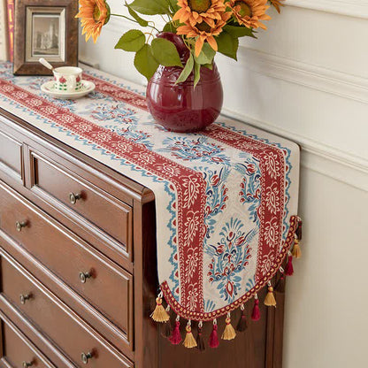 Chemin de table traditionnel en damas avec pompons - image 2