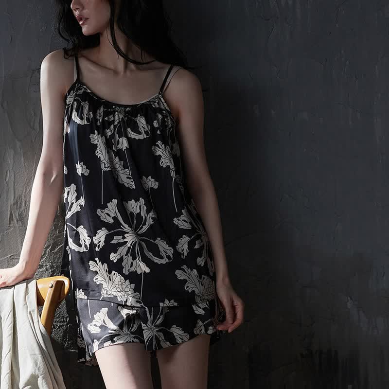 Ensemble pyjama noir avec short à bretelles fines à fleurs - image 4