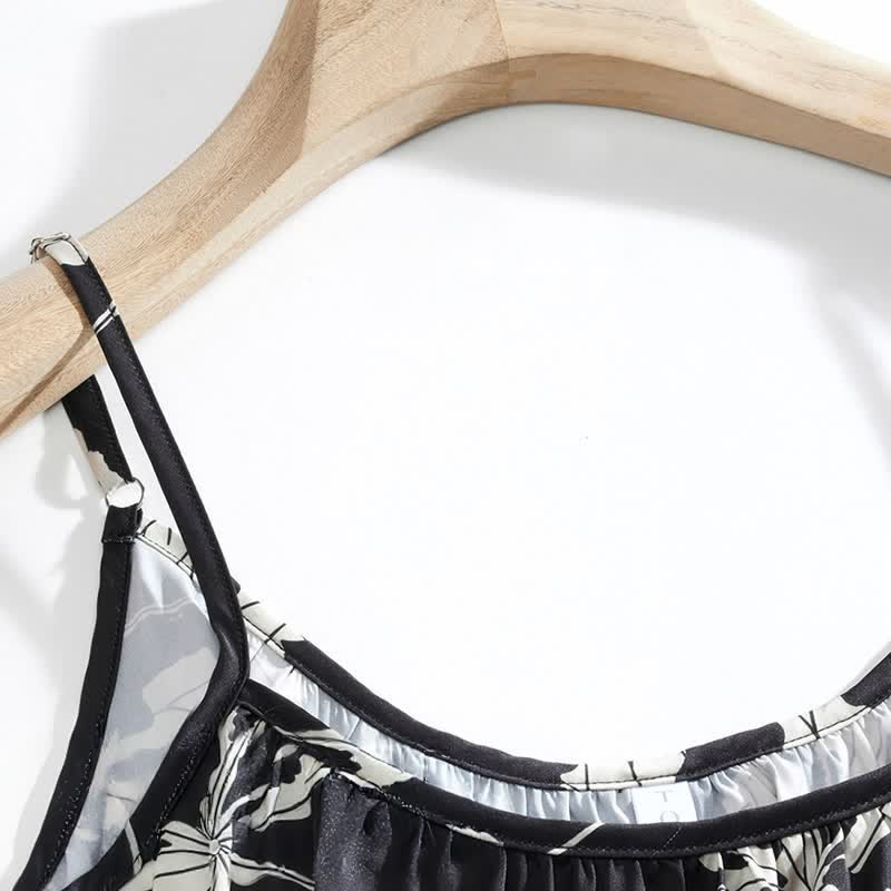 Ensemble pyjama noir avec short à bretelles fines à fleurs - image 8