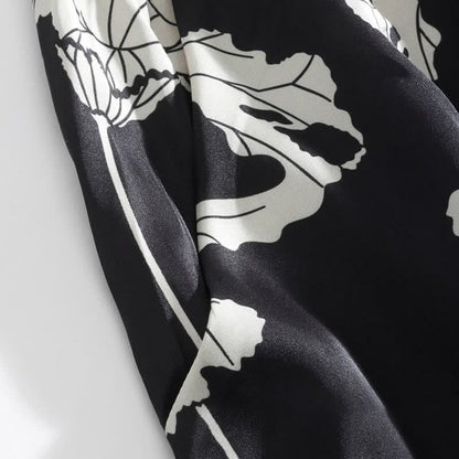 Ensemble pyjama noir avec short à bretelles fines à fleurs - image 10