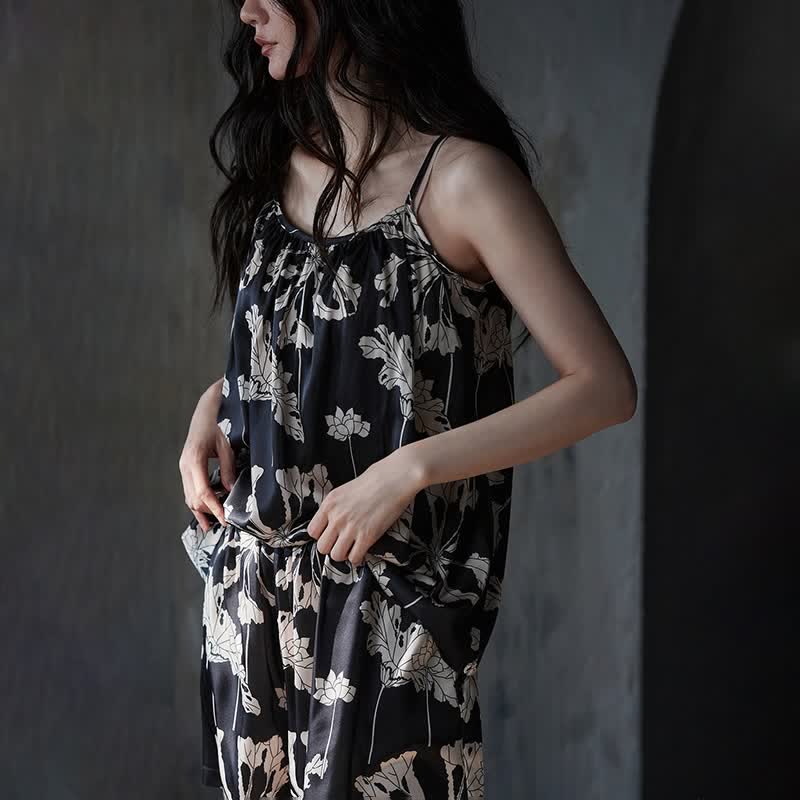 Ensemble pyjama noir avec short à bretelles fines à fleurs - image 5