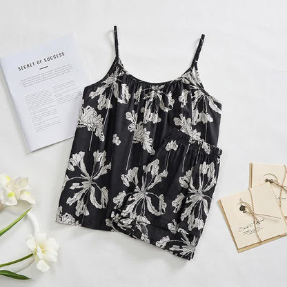 Ensemble pyjama noir avec short à bretelles fines à fleurs - image 1