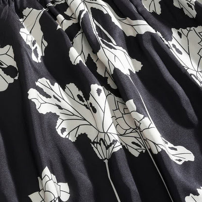 Ensemble pyjama noir avec short à bretelles fines à fleurs - image 11