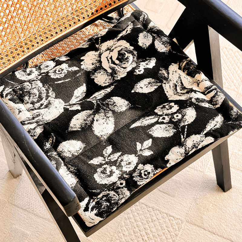 Coussin de chaise Ownkoti en chenille à motif floral vintage noir et blanc - Noir - 19,7 po x 19,7 po - image 0