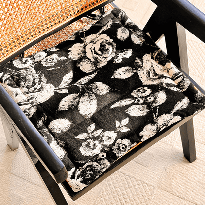 Coussin de chaise Ownkoti en chenille à motif floral vintage noir et blanc - Noir - 19,7 po x 19,7 po - image 0
