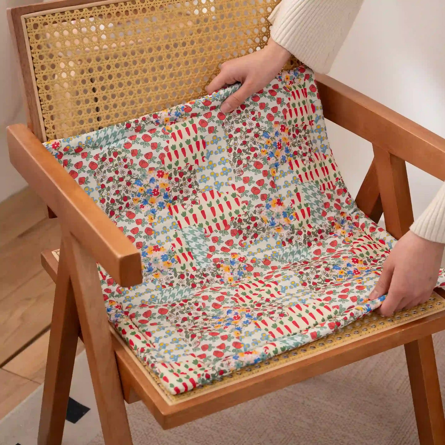 Coussin de chaise à patchwork floral Ownkoti Cottage - Multicolore - 17,7 po x 17,7 po - image 0