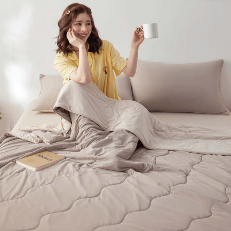Couette d'été légère et rafraîchissante double face Ownkoti - Beige latte - 79" × 91" - image 8