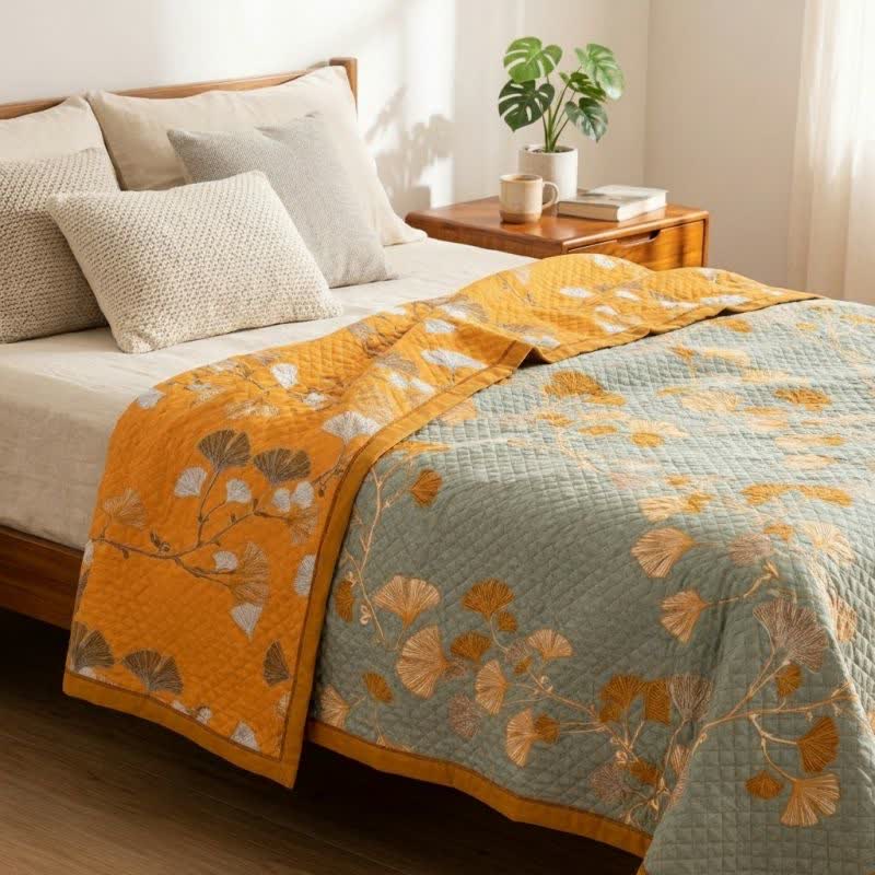 Couverture matelassée réversible Ownkoti à motif botanique de ginkgo - image 1