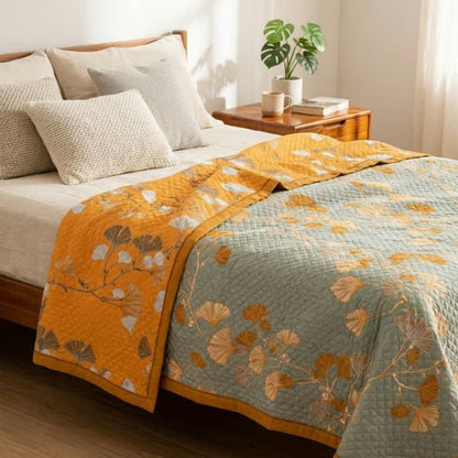 Couverture matelassée réversible Ownkoti à motif botanique de ginkgo - image 1