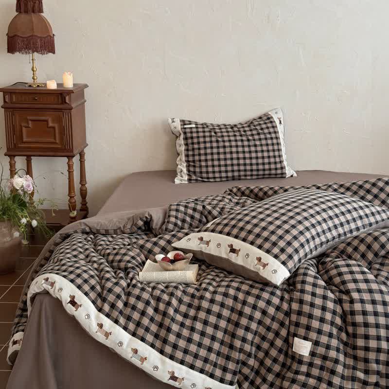 Couette confortable en vichy kaki avec broderie de chiot - image 1