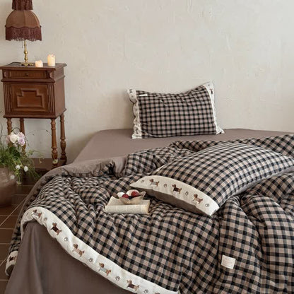 Couette confortable en vichy kaki avec broderie de chiot - image 1