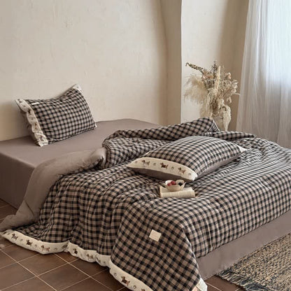 Couette confortable en vichy kaki avec broderie de chiot - image 2