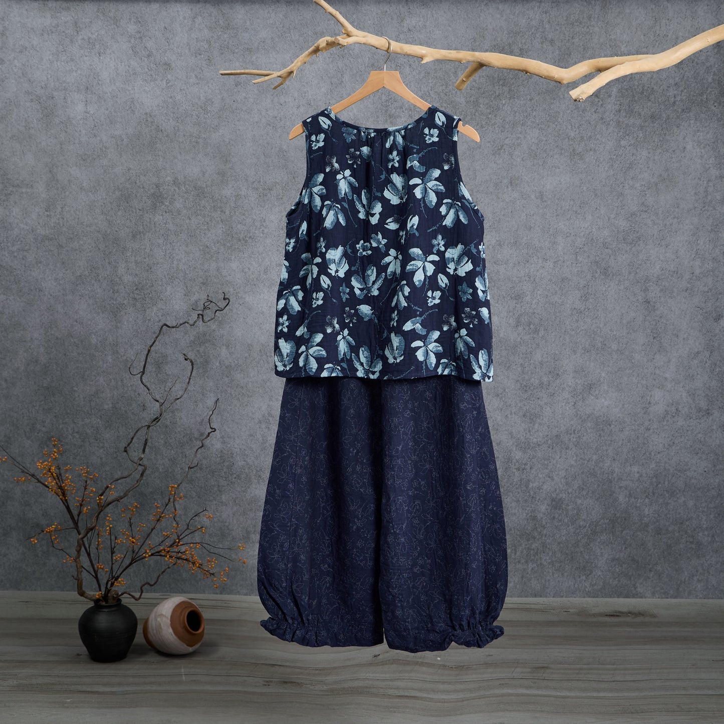 Ensemble de détente Ownkoti rétro bleu marine à fleurs, débardeur en coton. - image 1