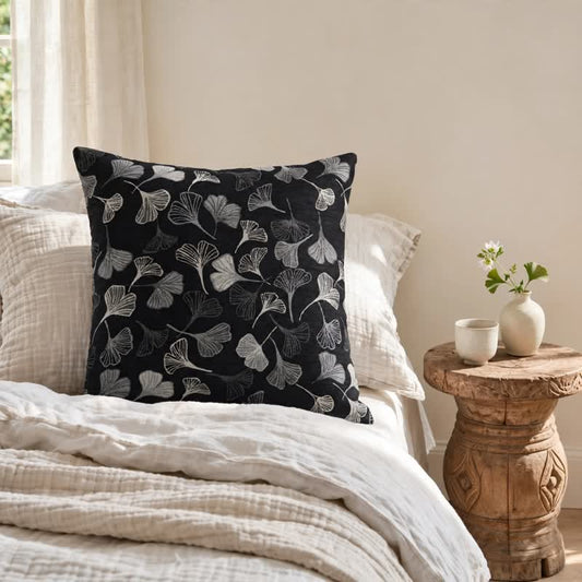 Coussin décoratif Ownkoti Vintage à feuille de ginkgo noire - Noir - 18 po x 18 po - Avec insert - image 0