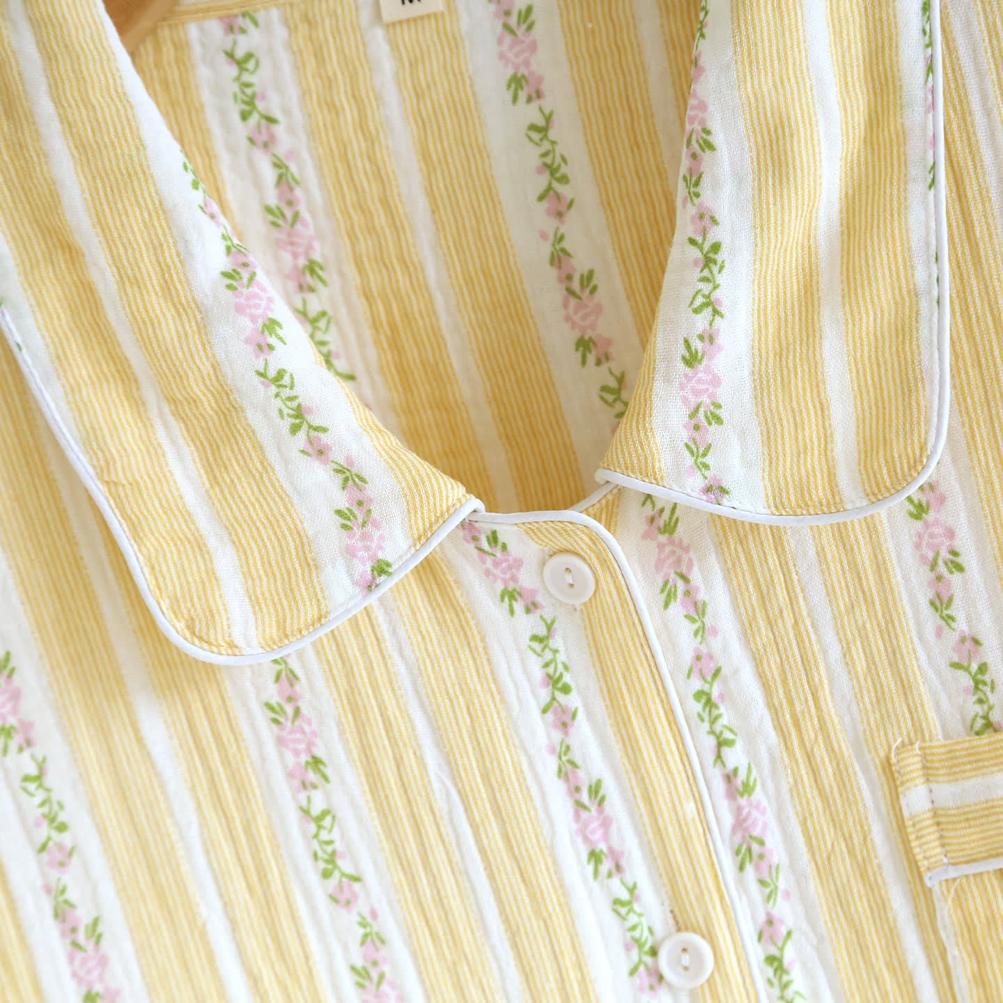 Ensemble de vêtements d'intérieur à rayures florales et patte de boutonnage - image 4
