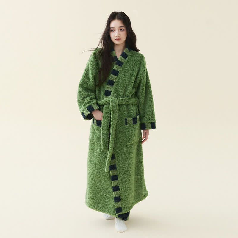 Peignoir en polaire douce avec bordure contrastée. - Vert avocat - Peignoir avec pantalon - Taille XL femme - image 1