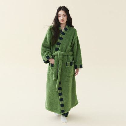 Peignoir en polaire douce avec bordure contrastée. - Vert avocat - Peignoir avec pantalon - Taille XL femme - image 1