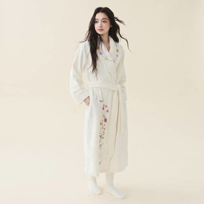 Peignoir long à broderies florales et col châle - image 2