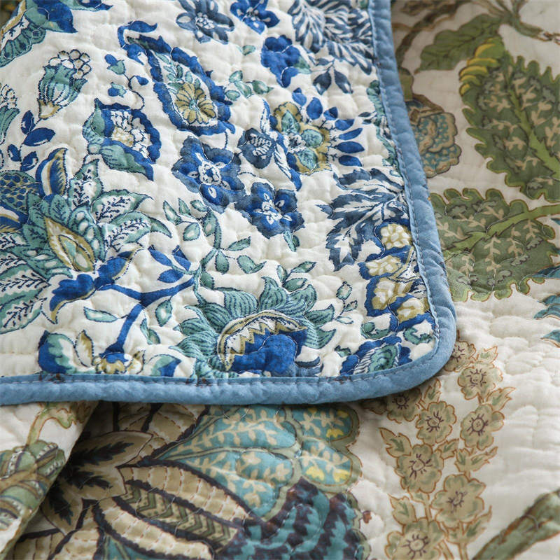 Couette de style bohème avec taies d'oreiller à fleurs