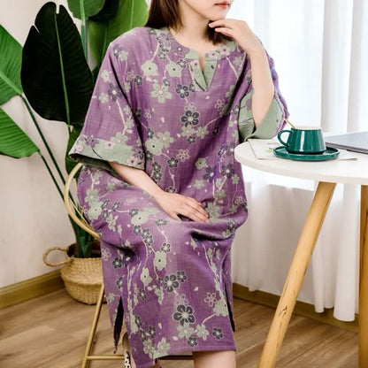 Chemise de nuit en coton doux avec col en V et fleur de prunier
