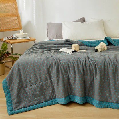 Couverture douce et réversible en pur coton avec un motif quadrillé