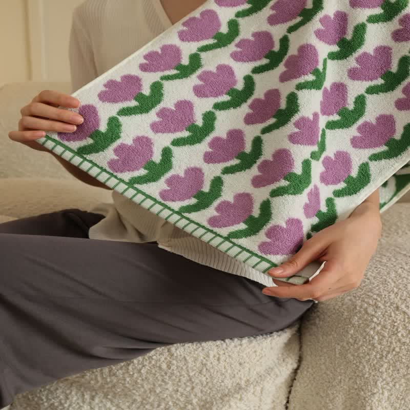 Jolie serviette de bain en coton doux avec motif tulipe