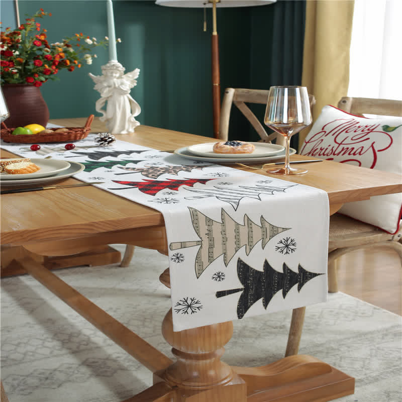Chemin de table décoratif avec sapin de Noël et flocon de neige