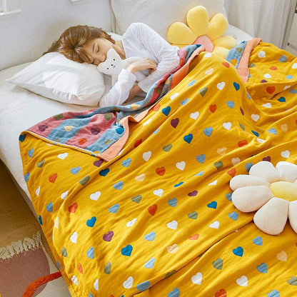 Couette réversible en gaze de coton avec des cœurs colorés