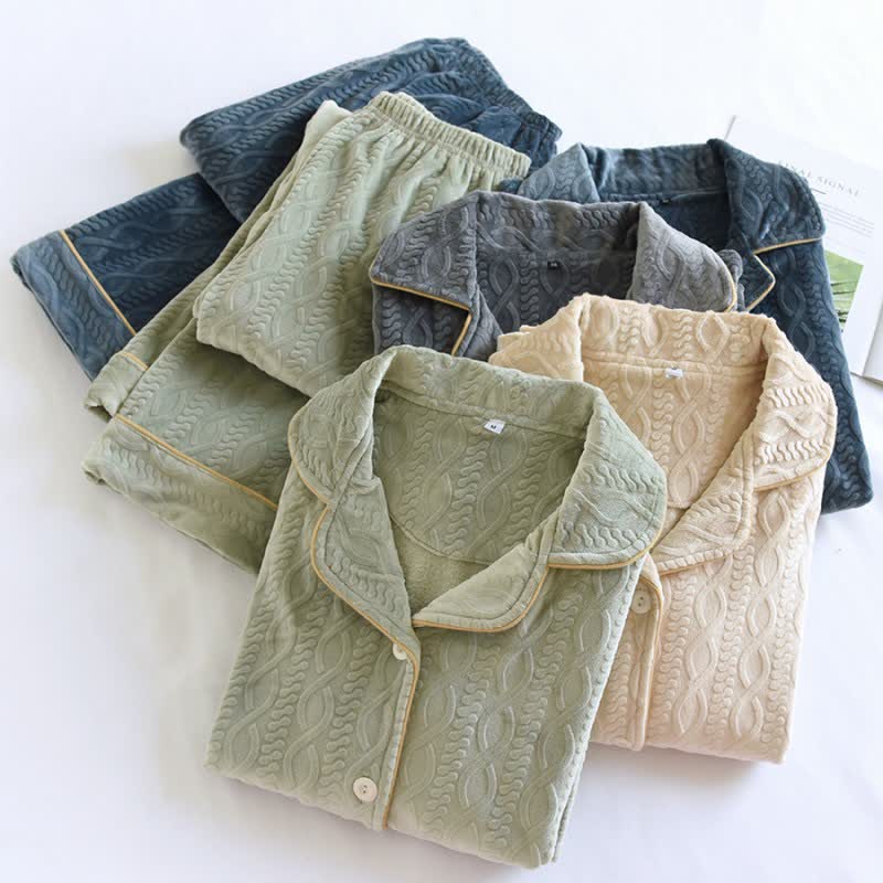 Ensemble pyjama en flanelle de couleur unie avec revers