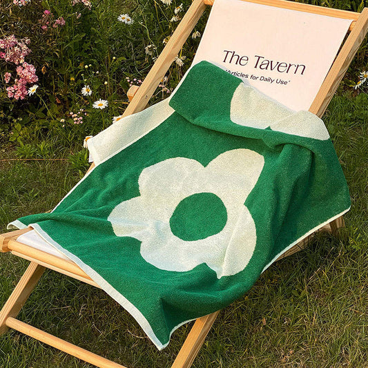 Serviette en coton doux et respirant avec motif floral