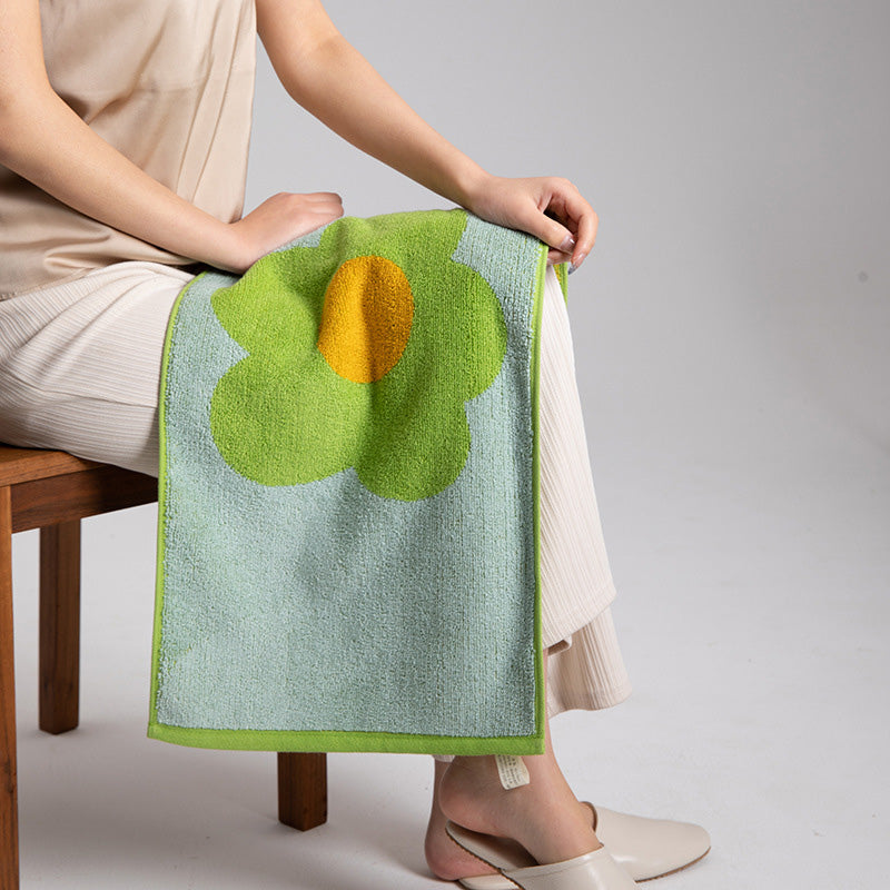 Serviette en coton respirant avec motif floral et design en blocs de couleurs