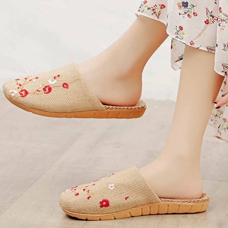 Chaussons confortables en lin brodés Plum Bossom