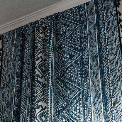 Rideau filtrant la lumière bleue avec motif géométrique