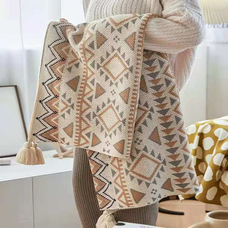 Couverture tricotée douillette Ownkoti avec motif à pompons
