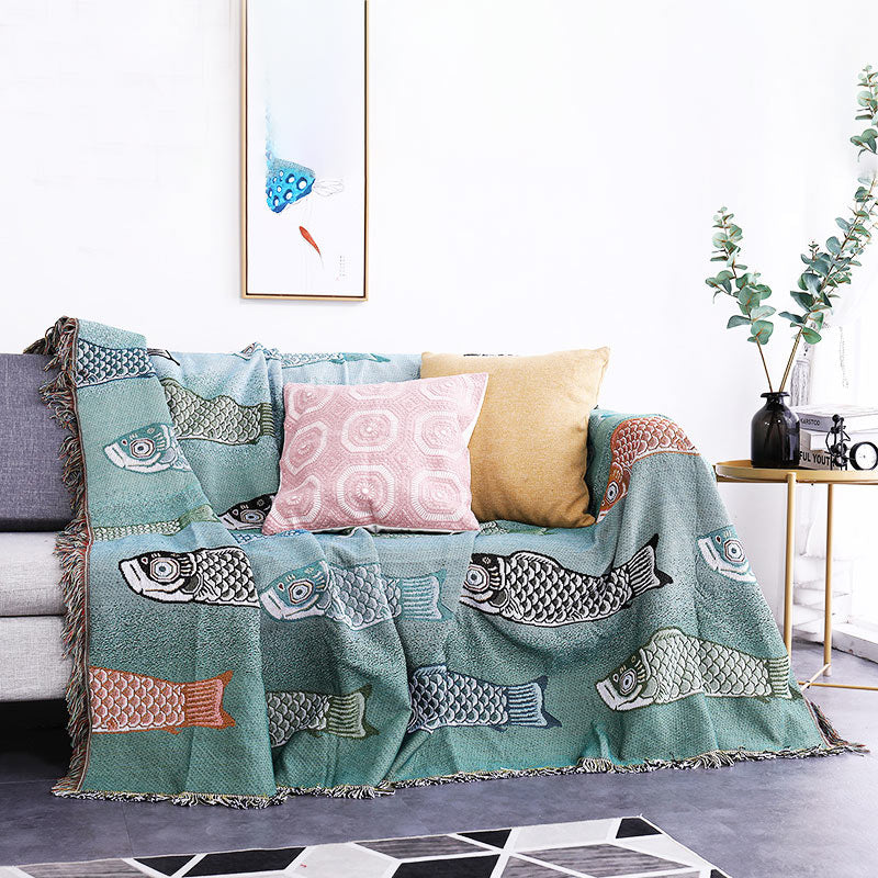 Couverture réversible avec pompons et imprimé koi