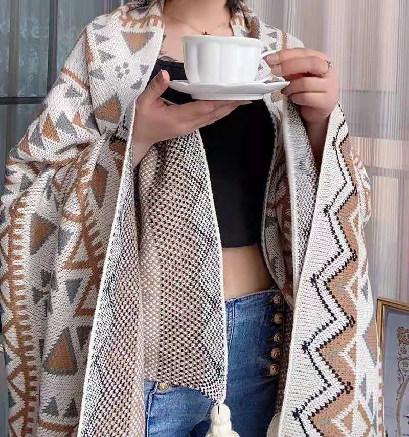 Couverture tricotée douillette Ownkoti avec motif à pompons