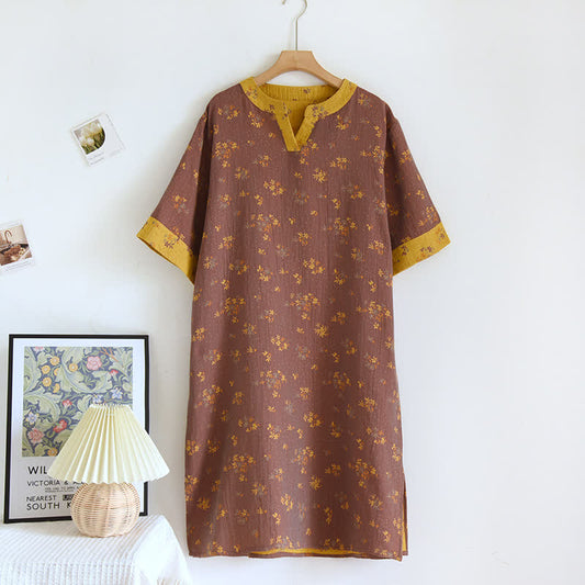 Chemise de nuit en coton doux avec col en V et motif floral en naturel