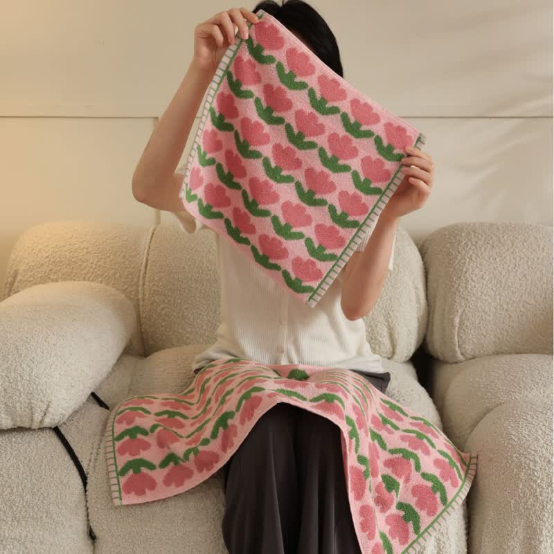 Jolie serviette de bain en coton doux avec motif tulipe