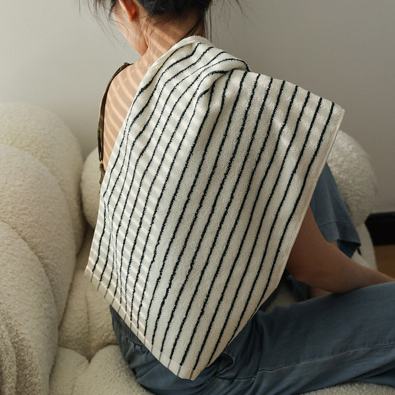Serviette en coton respirant à rayures blanches et noires