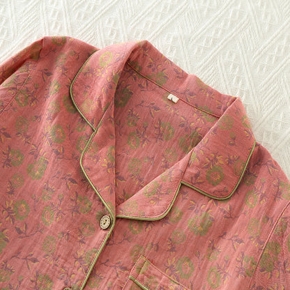 Ensemble pyjama en gaze de coton au design rétro rose - image 2