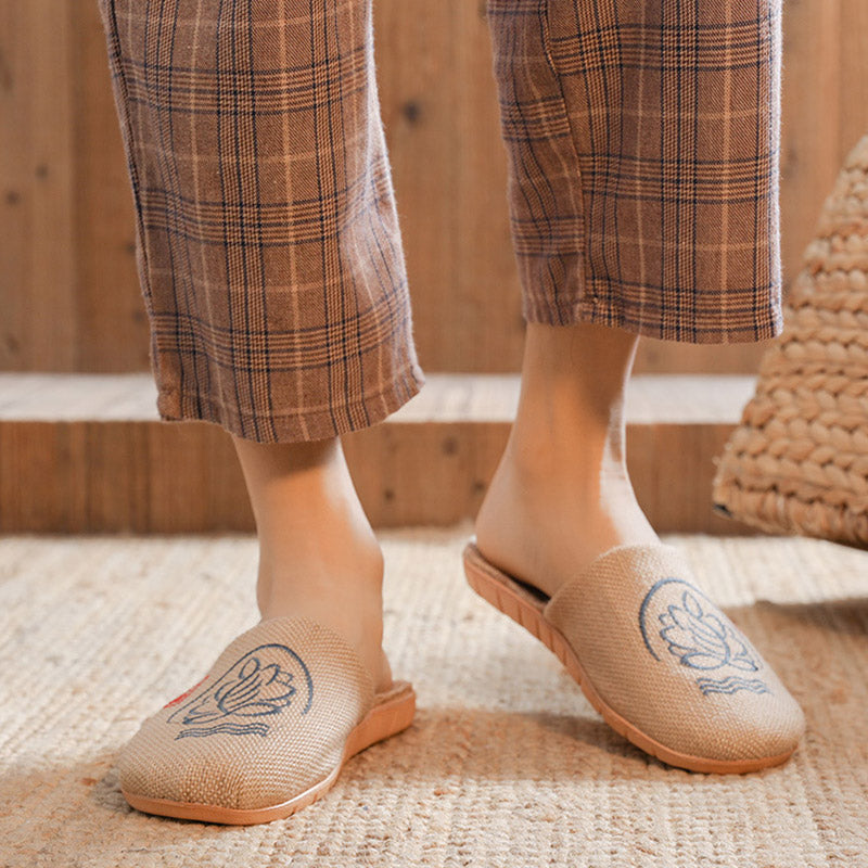 Chaussons rétro en lin brodés de lotus