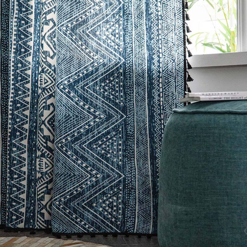 Rideau filtrant la lumière bleue avec motif géométrique