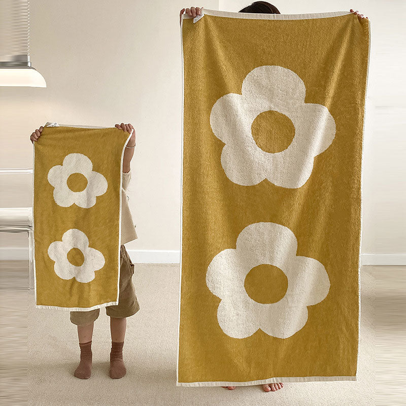 Serviette en coton doux et respirant avec motif floral