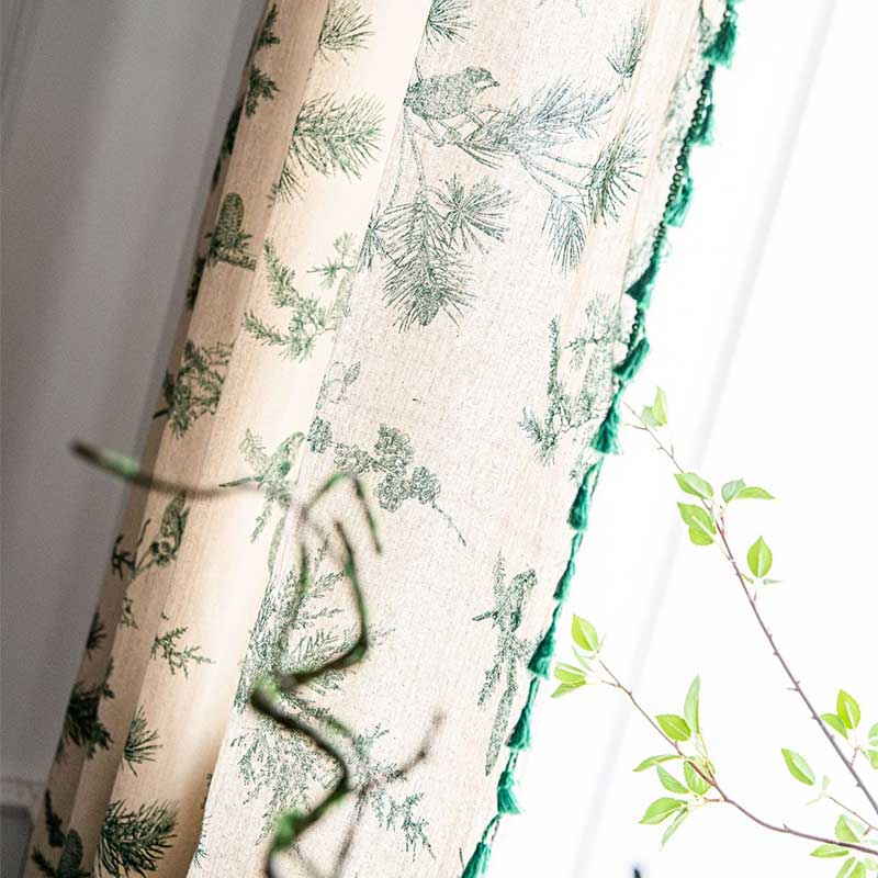 Rideau vert à pompons et motif oiseaux