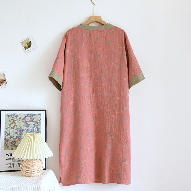 Chemise de nuit en coton doux avec col en V et motif floral en naturel