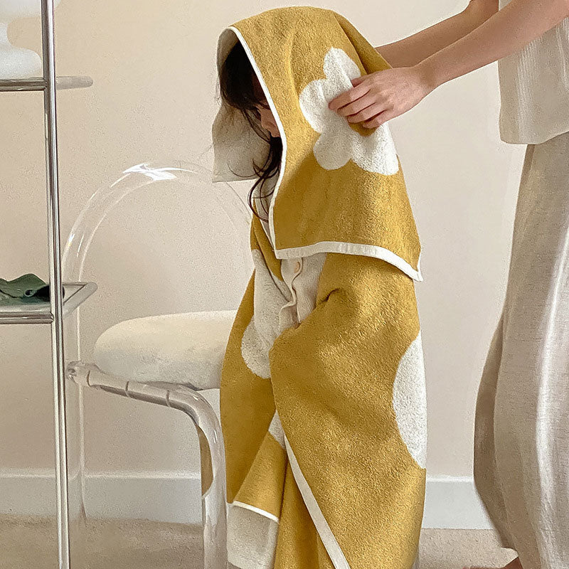 Serviette en coton doux et respirant avec motif floral