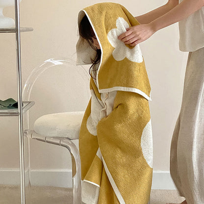 Serviette en coton doux et respirant avec motif floral