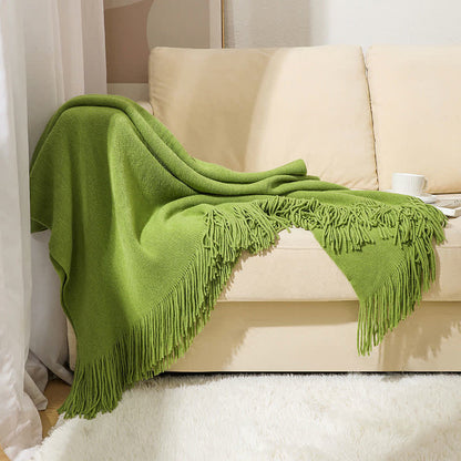 Couverture simple et unie avec des pompons