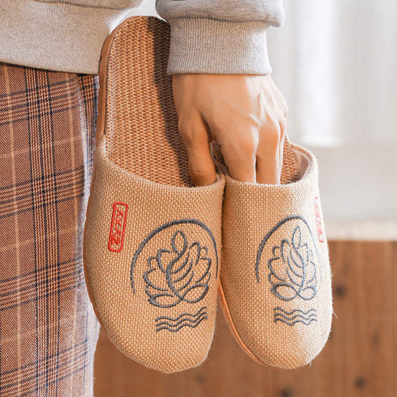 Chaussons rétro en lin brodés de lotus